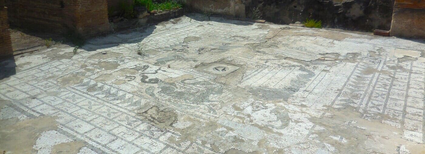 Dettaglio della pavimentazione al sito archeologico di Velia